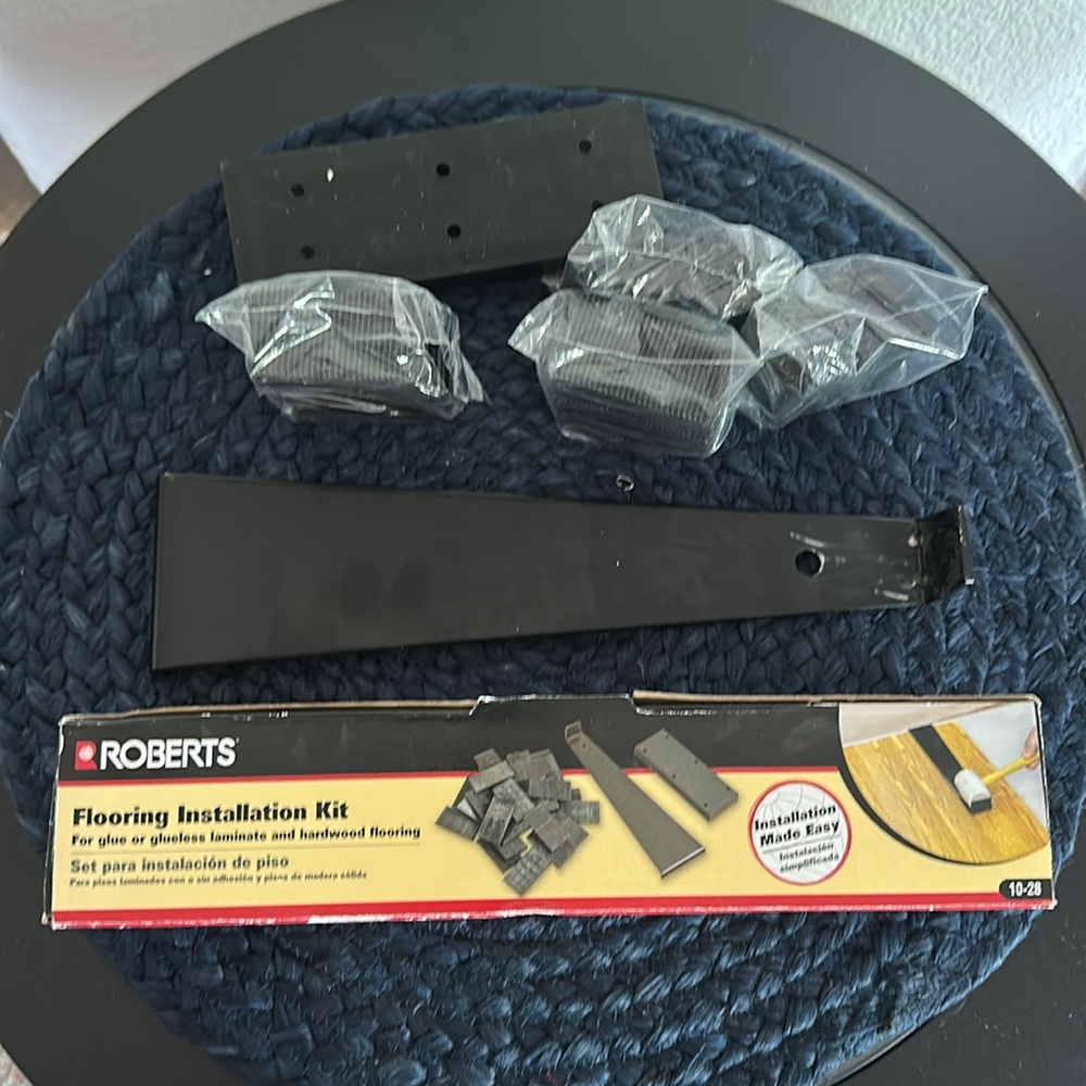 Roberts Flooring Installation Kit - In box